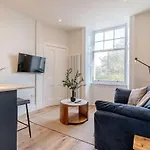 Bright & Elegant Portobello Stay