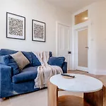 Bright & Elegant Portobello Stay