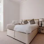 Bright & Elegant Portobello Stay