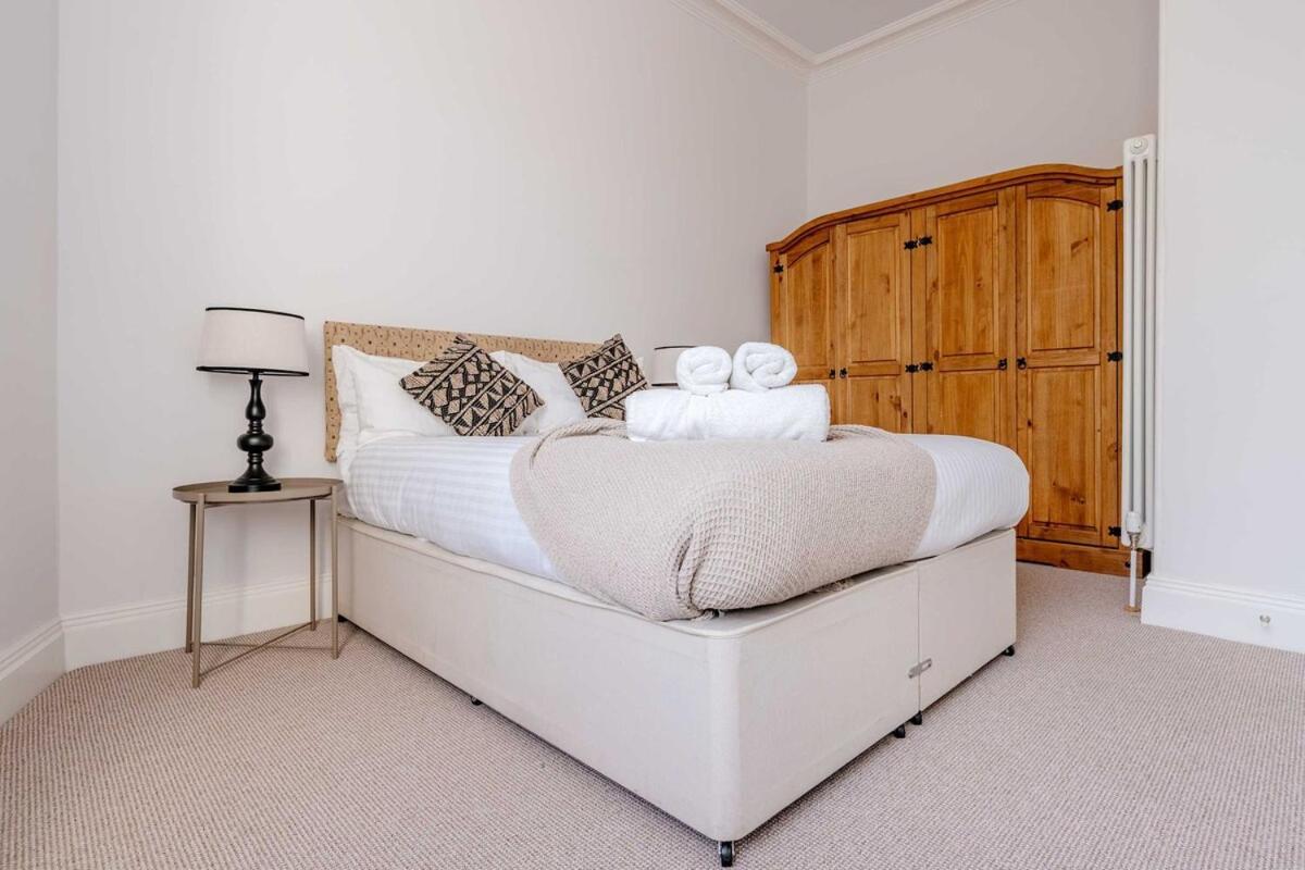Bright & Elegant Portobello