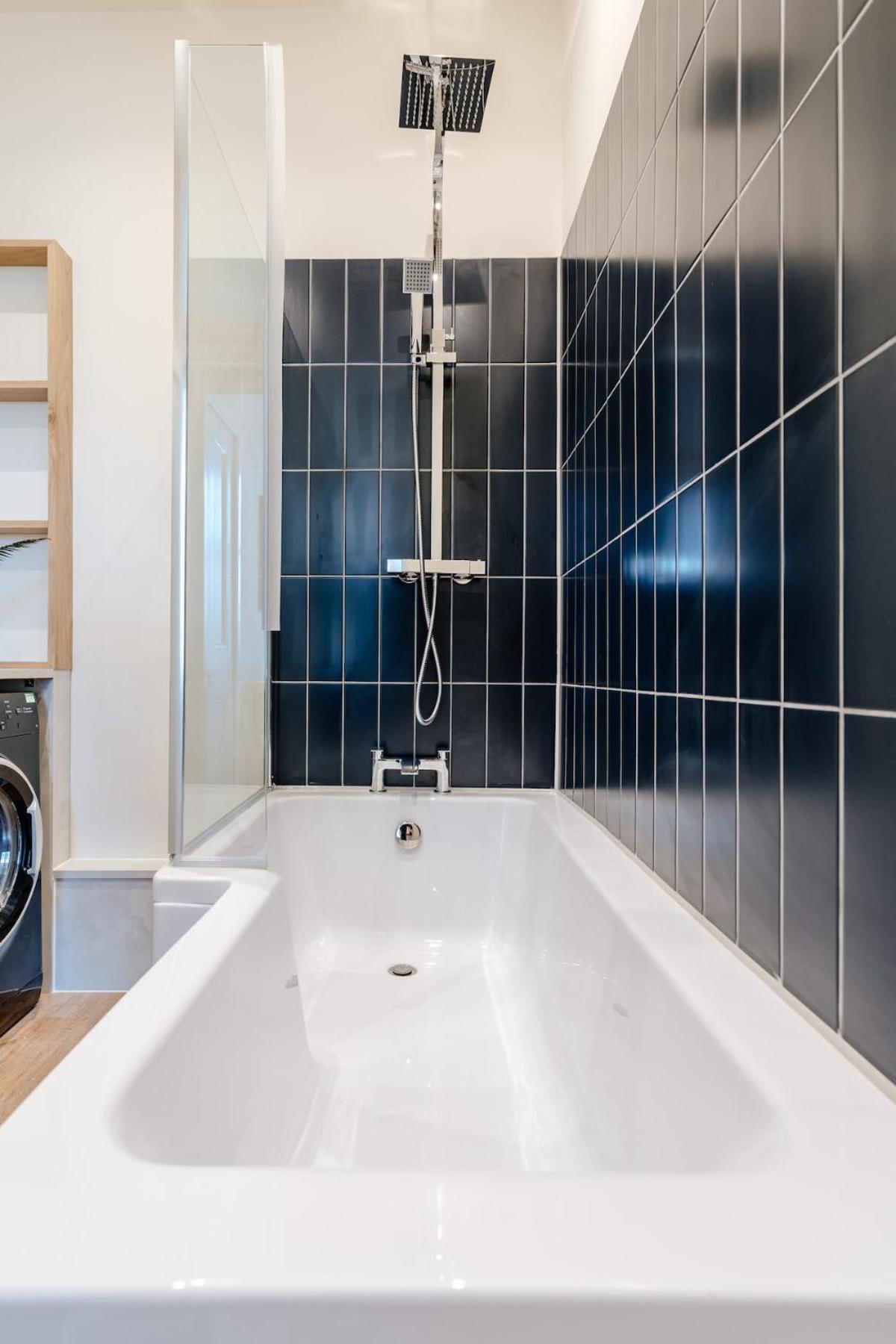 Bright & Elegant Portobello Apartment